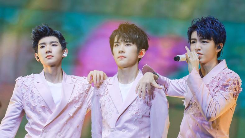 直击TFBOYS粉丝“灯牌大战”24小时